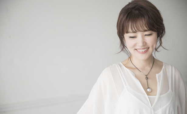 YOUN-SUN-NAH-She-Moves-On