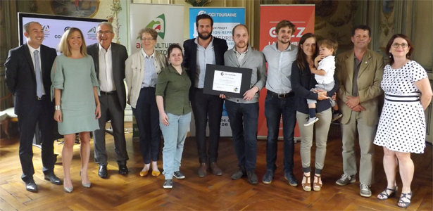 Remise-des-prix-du-Concours-PERFORMANCE-TEST-le-28-juin-2017-Eva-Walle---atelier-du-Dragon-Tonnerre-par-la-CA37-Maxime-Richard-par-la-CMA37-et-Quentin-Delaunay-et-Pierre-Vila---Whistle-par-la-CCI-Touraine
