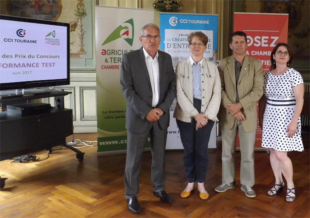Remise-prix-Performance-test---Objectif-Entreprendre-Gérard-Vincent---CCI-touraine---Représentante-Chambre-d'agriculture---LISSY-Laurent-et-JUMEAU-Isabelle-de-la-Chambre-de-Métiers-37