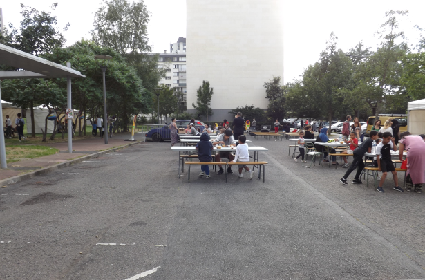 Les Quartiers d'été au quartier des Fontaines de Tours, pendant la journée Cinéma plein air, le 28 juillet 2017