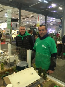 A droite, Didier Degousse, un exploitant agricole installé dans le nord de l'Indre-et-Loire, à Sonzay.