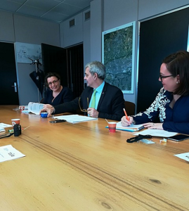 De gauche à droite, Hélène Millot, adjointe à la finance de la ville de Tours, Christophe Bouchet, le maire de Tours et Virginie Rivain, Directrice de la communication de la ville de Tours.