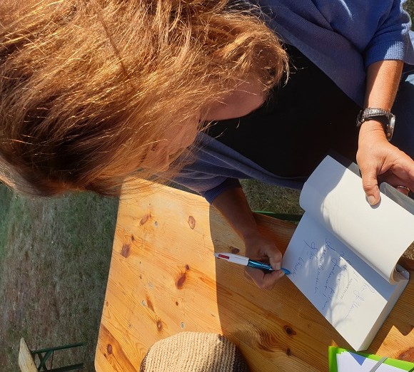 Séance dédicace pour Sylvie Le Bihan - Crédits photo : Guillaume Colombat - Août 2019