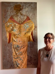 Nathalie Chossec, présente un de ses drapés