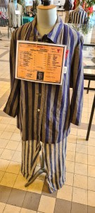 Tenue portée par un déporté lors de la Shoah.
