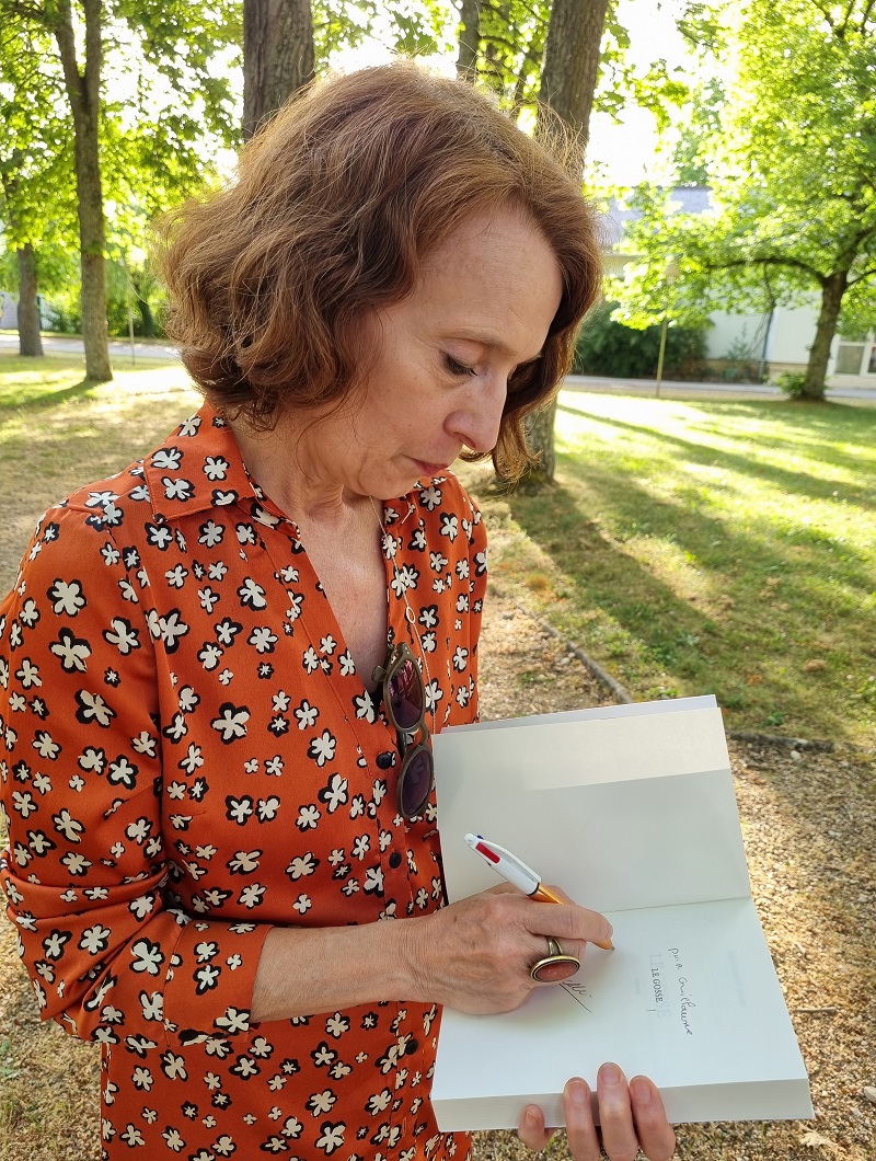 Séance dédicace pour Véronique Olmi - Crédits photo : Guillaume Colombat - 21 mai 2022