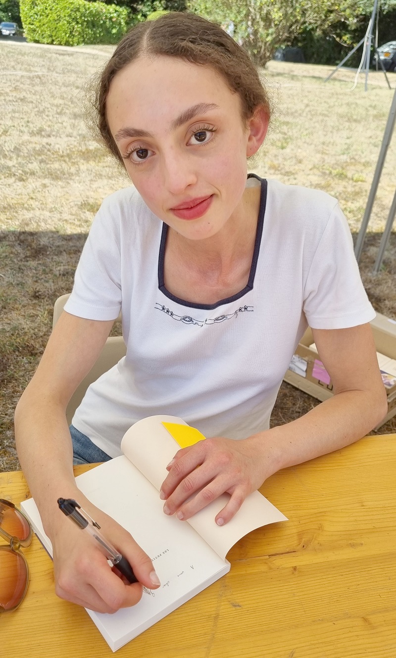 Séance dédicace pour Clara Benador - Crédits photo : Guillaume Colombat - 28 août 2022