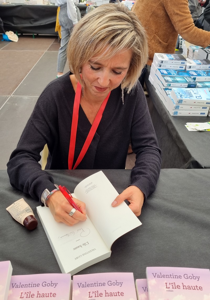 Séance dédicace pour Valentine Goby - Salon du Livre du Mans - Crédits photo : Guillaume Colombat - 2 octobre 2022