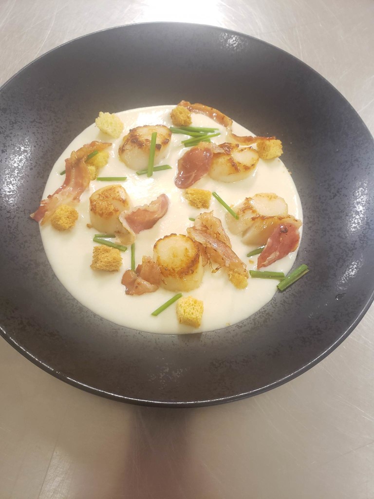 Noix de Saint Jacques, velouté de topinambour - @Crédit : Arthur Leroux