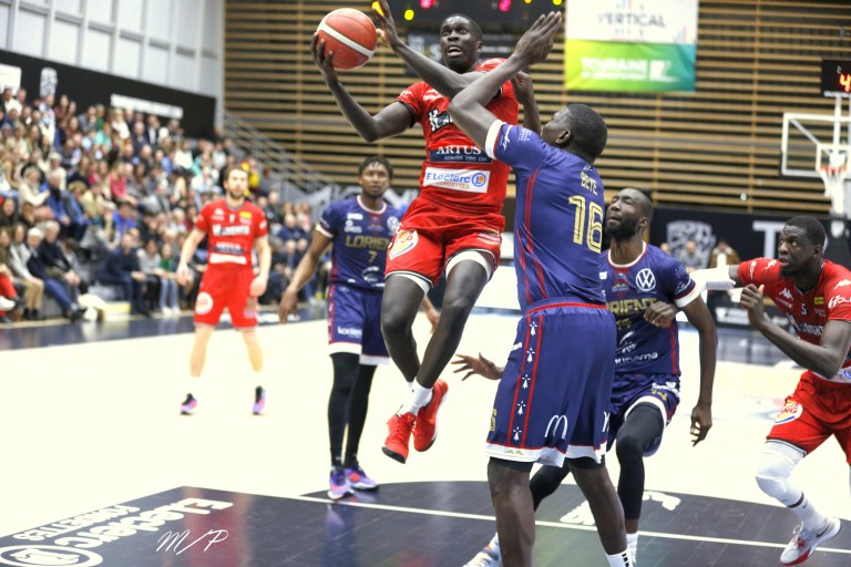Le Tours MB doit bien démarrer cette deuxième phase et quoi de mieux qu'une victoire face à Besançon. (photo : Philippe Maitre)