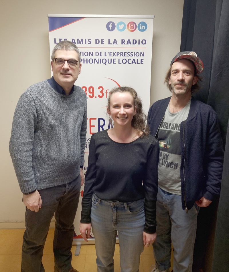 Photo avec Manon Chable et Jean-François Caire - Collectif La Saugrenue - Studios de CITERADIO - Crédits photo : Arthur Leroux - 20 mars 2023