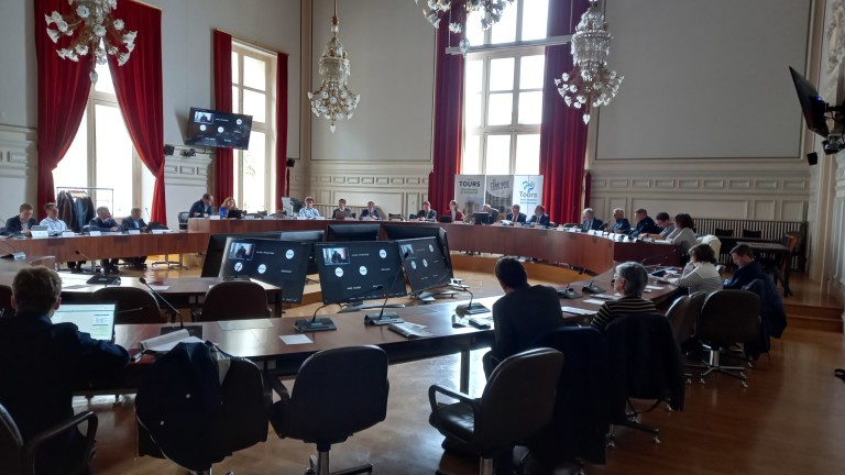 Conseil local de sobriété énergétique - Salle du conseil municipal de l'Hôtel de Ville de Tours - 11/04/2023 - photo : Benjamin HERMITTE @CITERADIO