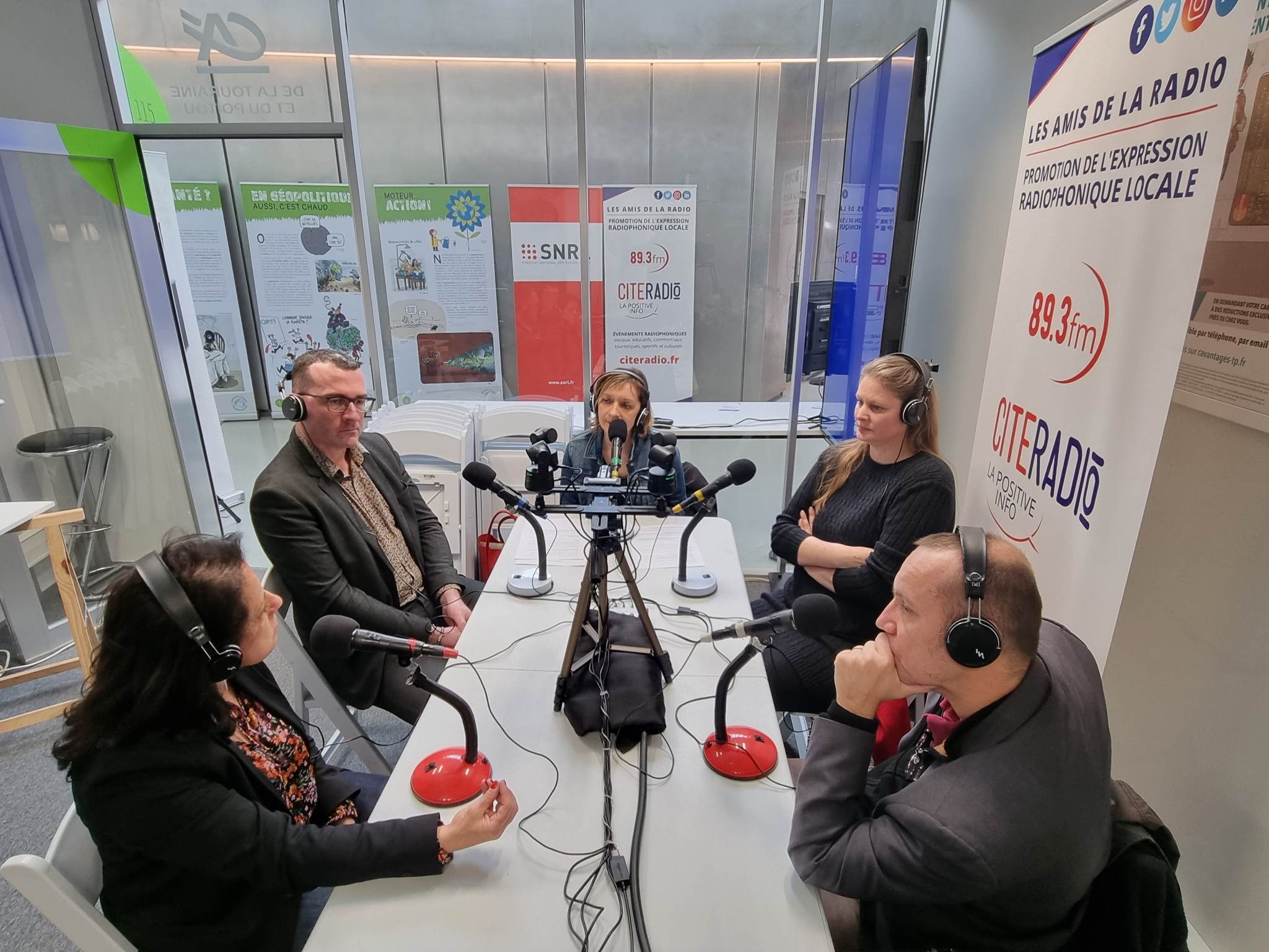 Nathalie Bois-Gigou avec Elodie Cerqueira, Guillaume Le Noach, Julie Bourel et Kilien Stengel - Assises du Journalisme 2023 - 29/03/2023 - photo : Guillaume COLOMBAT