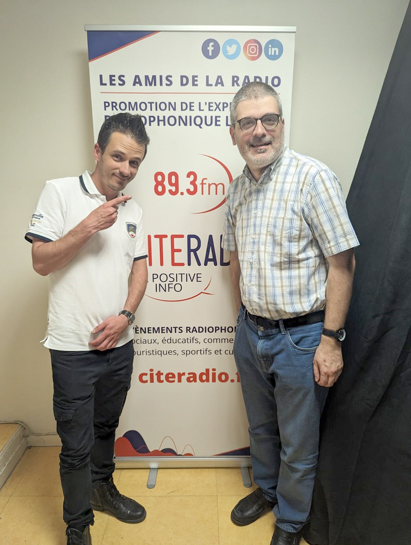 Photo avec Gaël Brinet - Studios de CITERADIO - Crédits photo : Emilie Leduc - 1er juin 2023
