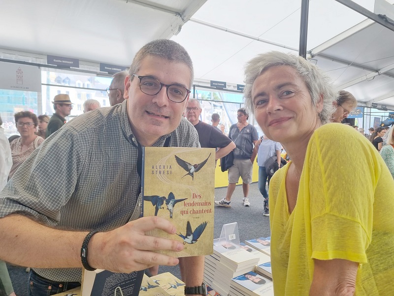 Photo avec Alexia Stresi - Salon du Livre de Vannes - Crédits photo : Guillaume Colombat - 10 juin 2023