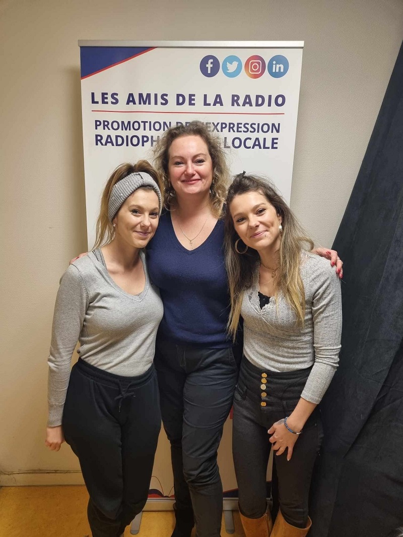 Marine et Pauline Charrier accompagnées de leur éditrice Blanche Forest - La Chouette éditions - Crédits photo : Guillaume Colombat - Studios de CITERADIO - 15 décembre 2023