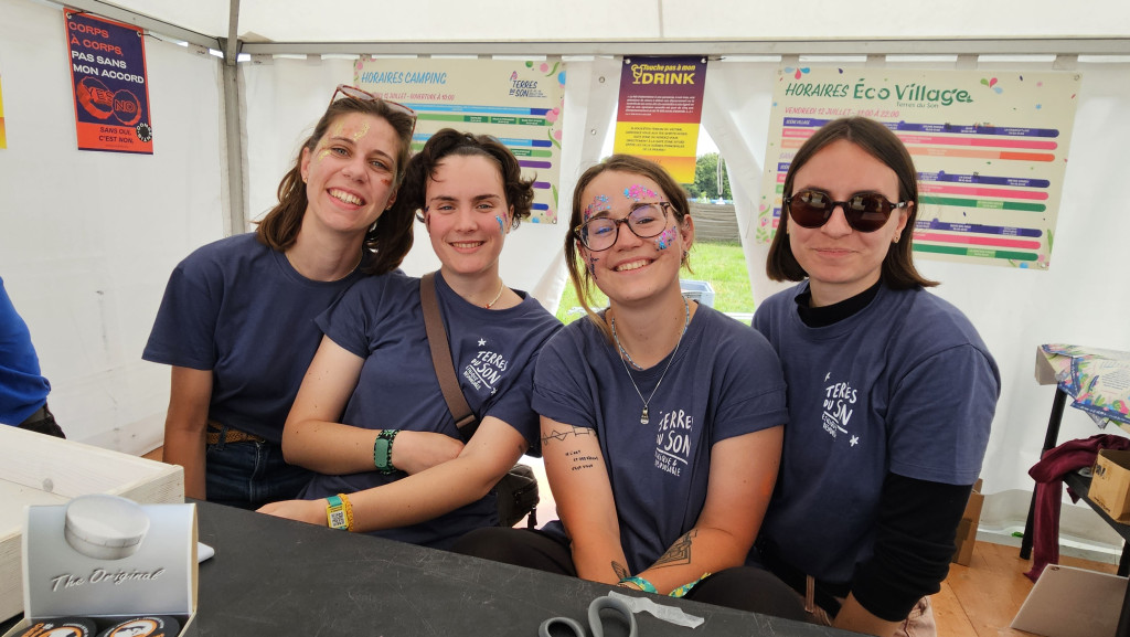 Les drôles de dames du Point Infos (crédit-photo Ligaya MORLAND)