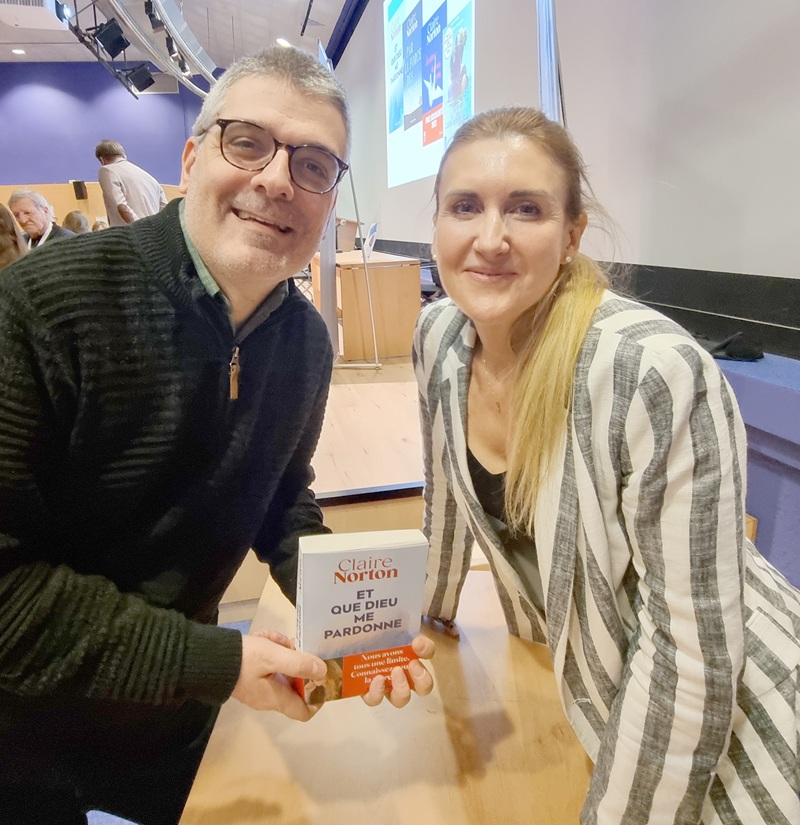 Photo avec Claire Norton - Dictée de Tours pour tous - Crédits photo : Guillaume Colombat - 25 janvier 2025