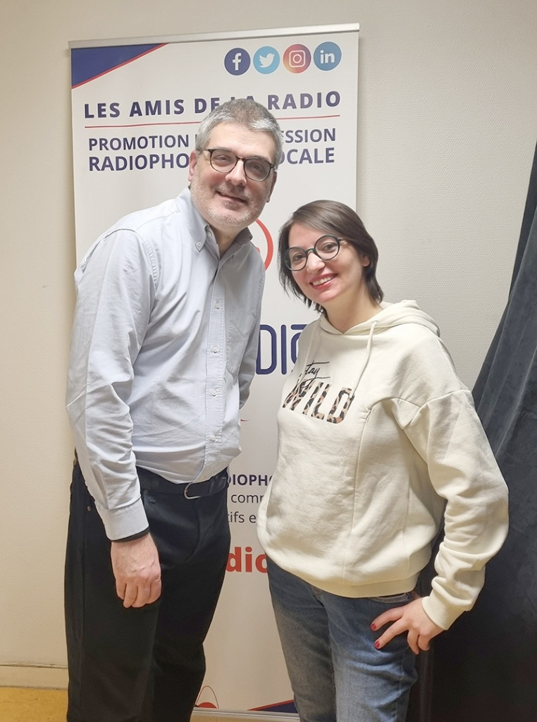 Photo avec Lucie Mach - Studios de CITERADIO - Crédits photo : Guillaume Colombat - 27 février 2025