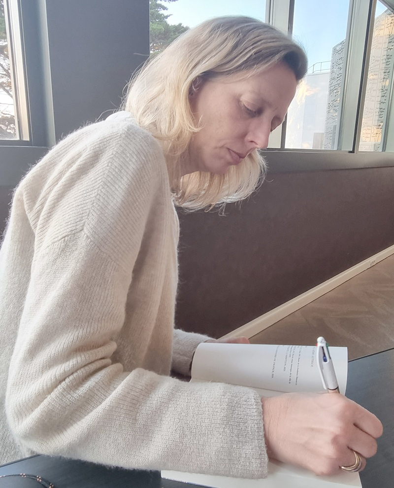 Amélie de Bourbon-Parme en dédicace - Le rendez-vous des écrivains - La Baule - 1er mars 2025
