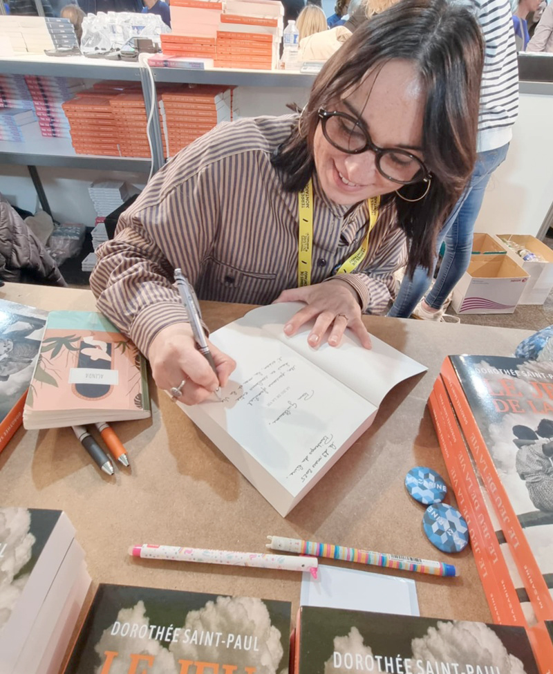 Dorothée Saint-Paul en dédicace - Printemps du Livre de Montaigu - Crédits photo : Guillaume Colombat - 29 mars 2025