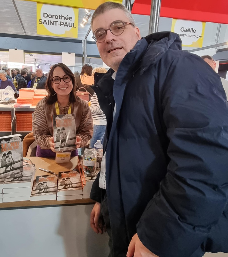 Photo avec Dorothée Saint-Paul - Printemps du Livre de Montaigu - Crédits photo : Guillaume Colombat - 29 mars 2025