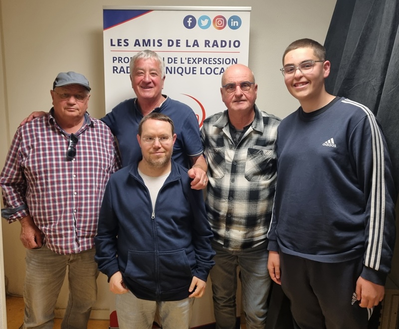 Gégé Piot, Axel, Jojo et Florentin avec leur invité - Le lundi sportif au soleil - Studio de CITERADIO - Crédits photo : Guillaume Colombat - 28 avril 2025