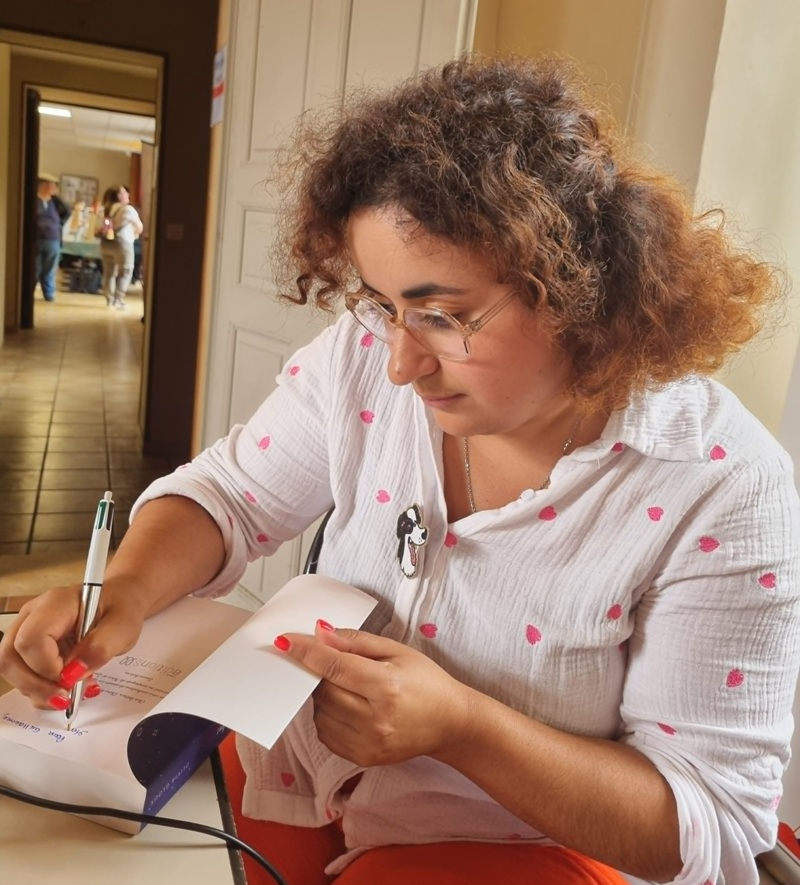Séance dédicace pour Olivia Gloux - Château des Livres - Mareuil-sur-Cher - Crédits photo : Guillaume Colombat - 7 juin 2025