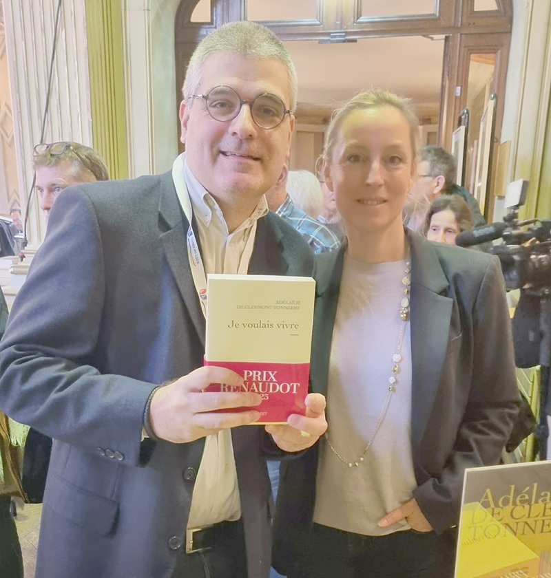 Photo avec Adélaïde de Clermont-Tonnerre - Salon du Livre de Tours à l'Opéra - Crédits photo : Guillaume Colombat - 29 novembre 2025