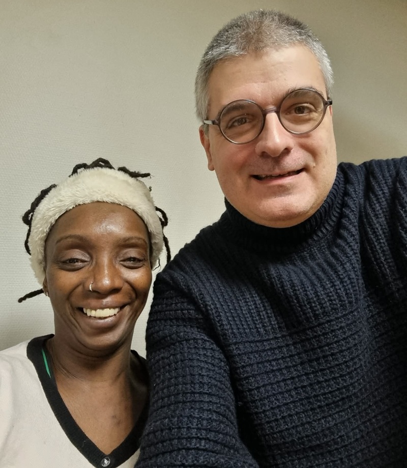 Photo avec Niouma Camara - Studios de CITERADIO - Crédits photo : Guillaume Colombat - 8 décembre 2025