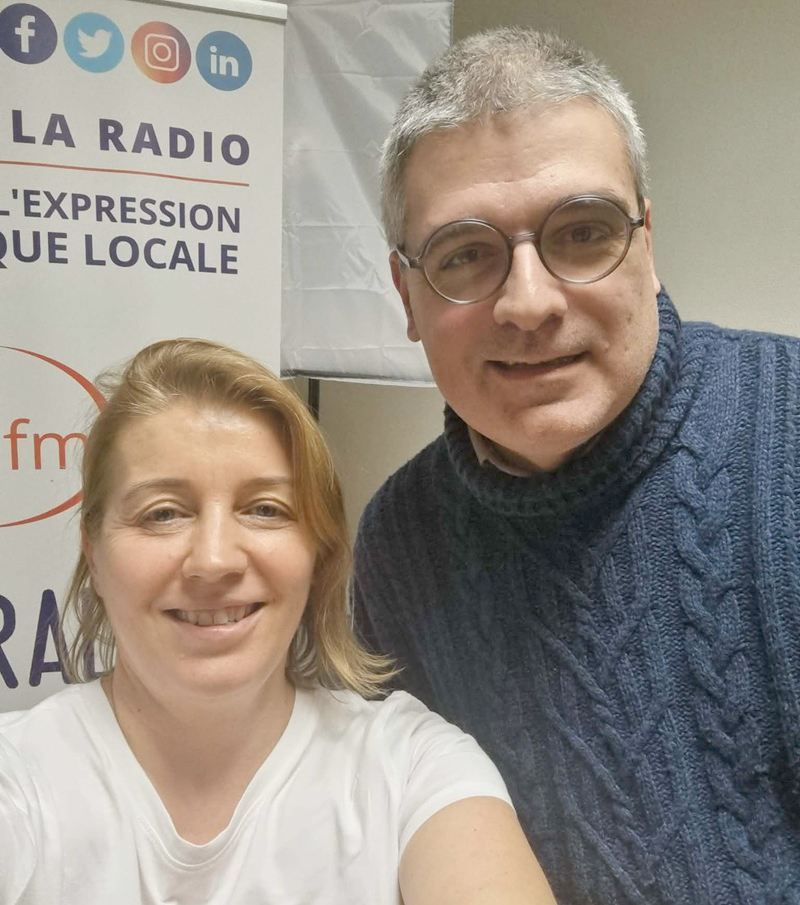 Photo avec Sandra Baujard - Studios de CITERADIO - Crédits photo : Guillaume Colombat - 17 novembre 2025