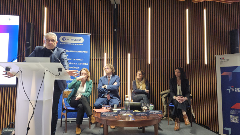 De g. à d. Philippe ROUSSY, Frédérique GIBBE, Sébastien RABINEAU, Marie GUILBERT, Sophie MENDEZ (crédit-photo Ligaya MORLAND)